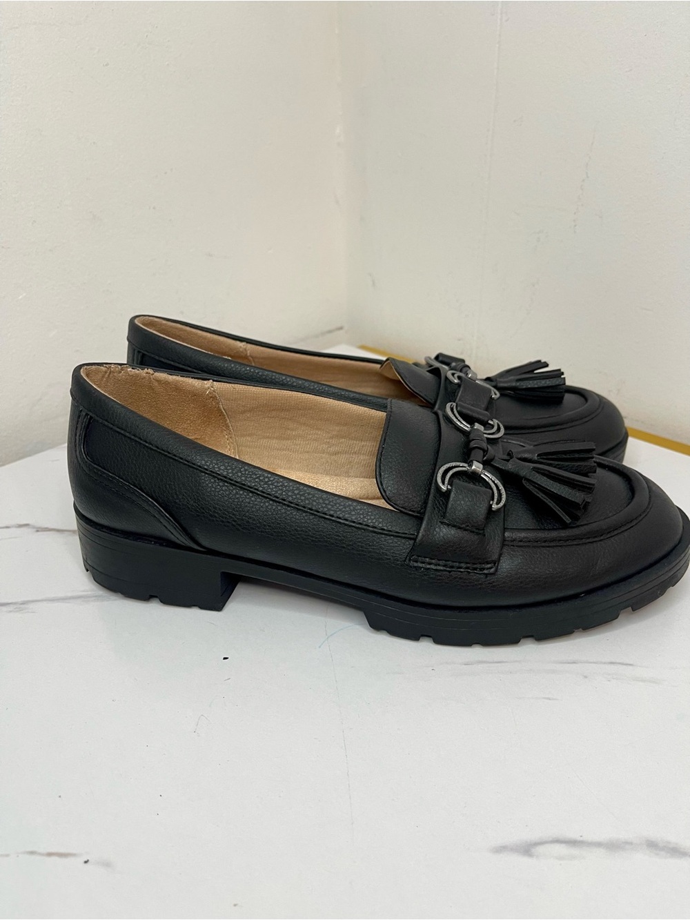 Life Stride Black Tassel Loafers with Silver Hardware Size 8M - Picture 5 of 10